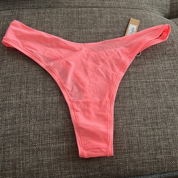Skims Fit Everybody Thong - Picture 4 of 13